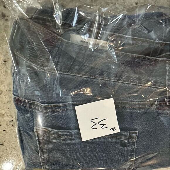 Jessica Simpson Women's Plus Size 16 Blue Straight Jeans Medium Wash - Picture 12 of 12